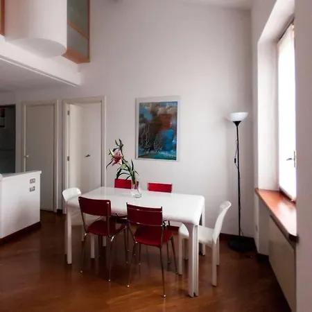 39 Via Guglielmo Silva Apartament *